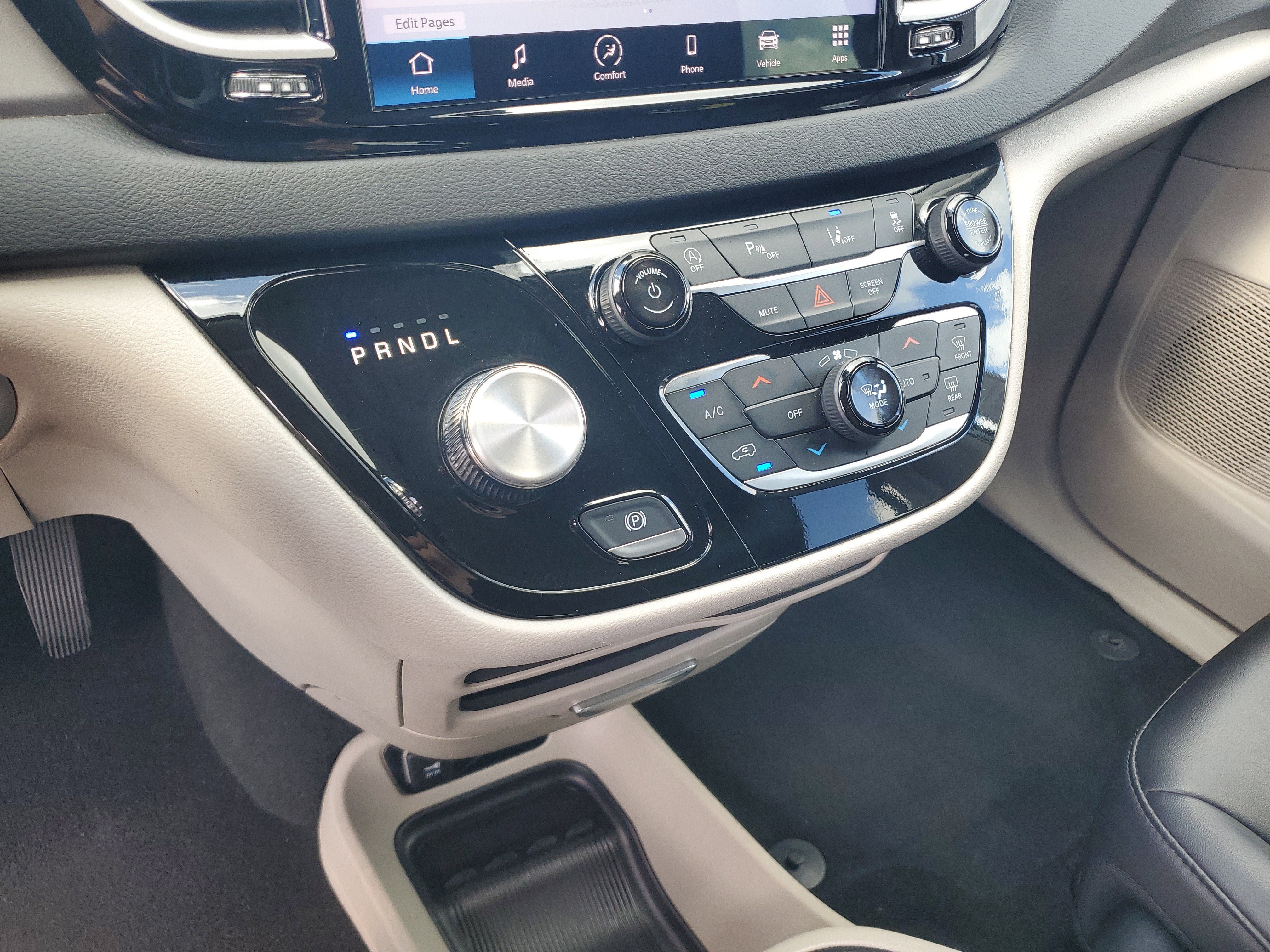 Used 2024 Chrysler Pacifica Touring-L FWD image 23