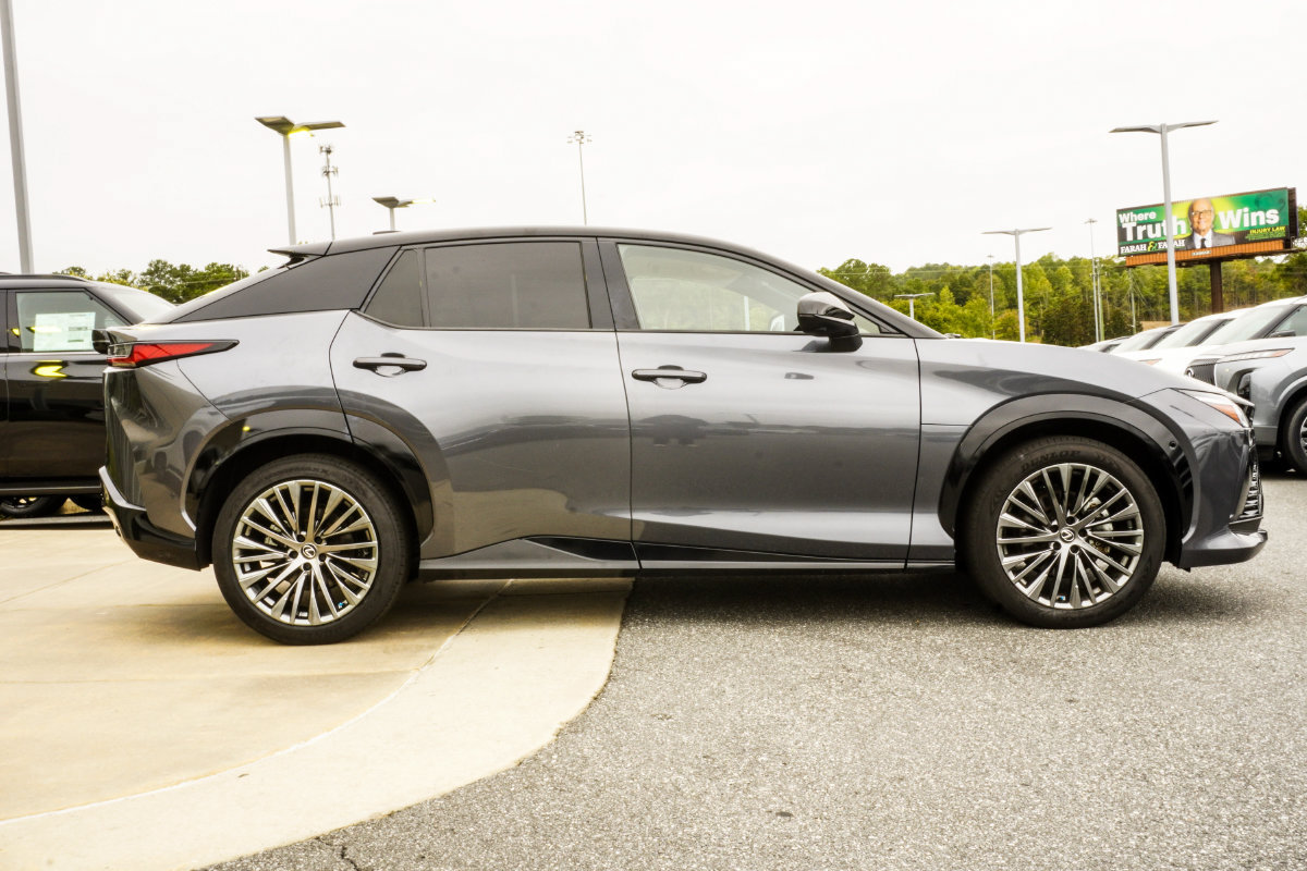 Used 2023 Lexus RZ 450e Premium w/ Cold Area Package AWD/4WD image 7