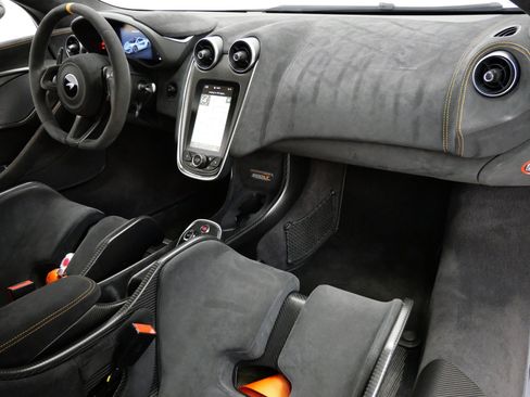 Used 2019 McLaren 600LT RWD image 13