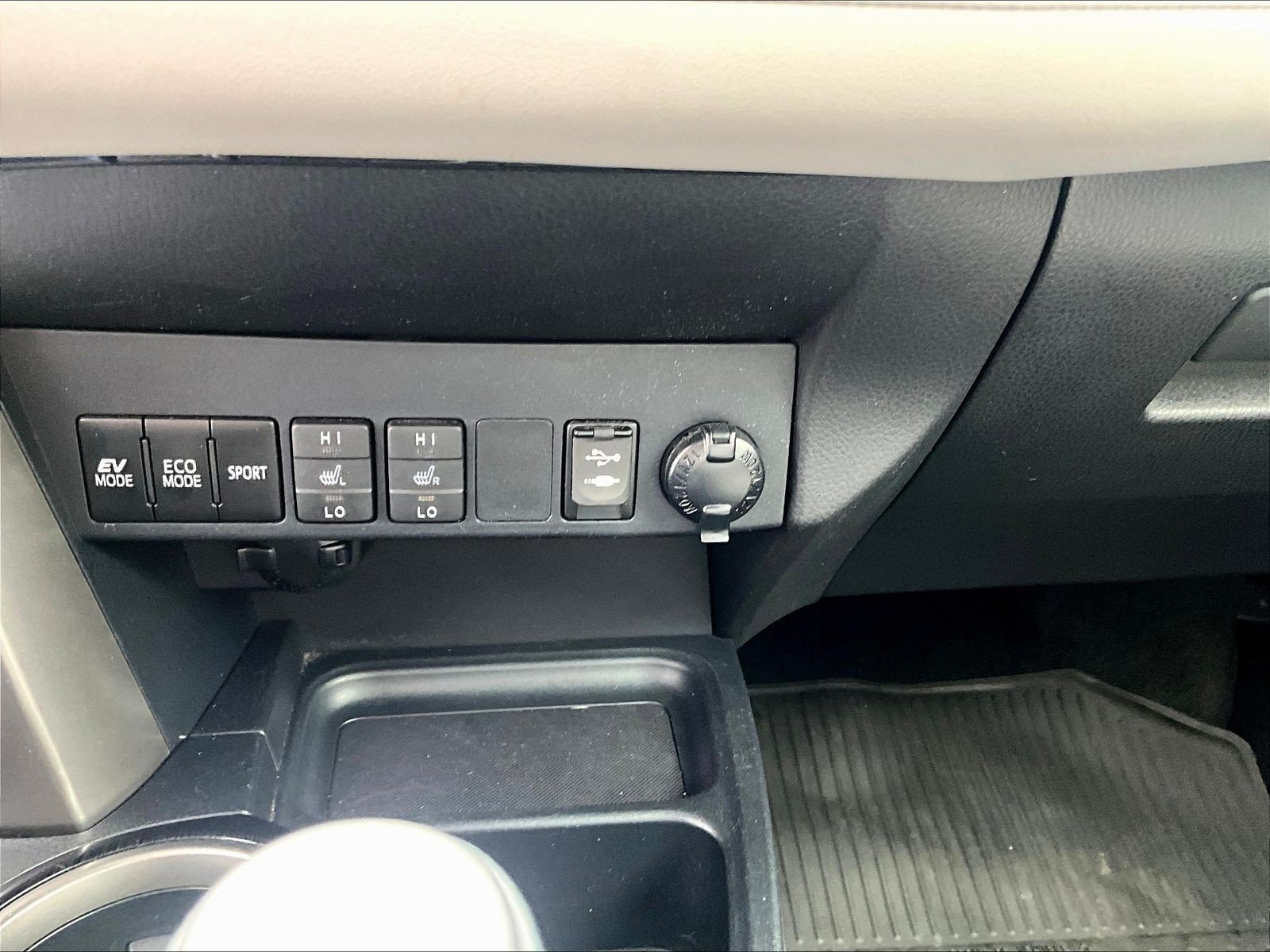 Used 2017 Toyota RAV4 Limited w/ Advanced Technology Package AWD/4WD image 16