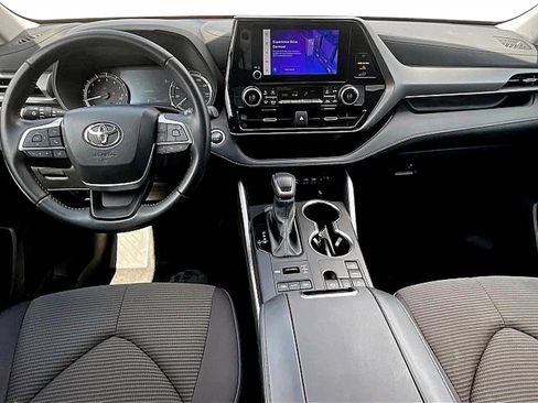 Used 2024 Toyota Highlander LE image 15