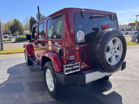 Used 2012 Jeep Wrangler Unlimited Sahara w/ Connectivity Group AWD/4WD image 9