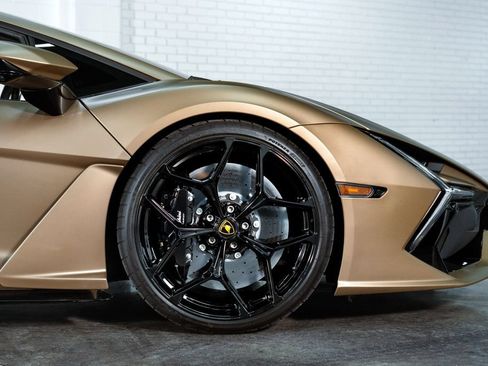 Used 2024 Lamborghini Revuelto AWD/4WD image 21