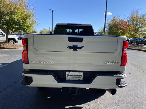 Used 2024 Chevrolet Silverado 2500 High Country w/ High Country Premium Package image 8