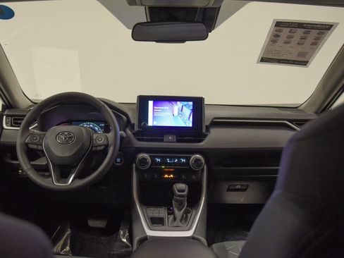 Used 2025 Toyota RAV4 XLE image 30