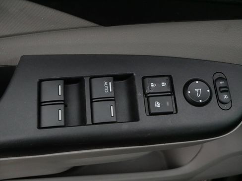 Used 2012 Honda CR-V LX image 19