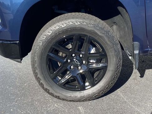 Used 2023 Chevrolet Silverado 1500 Custom Trail Boss w/ LPO, Dark Essentials Package image 7