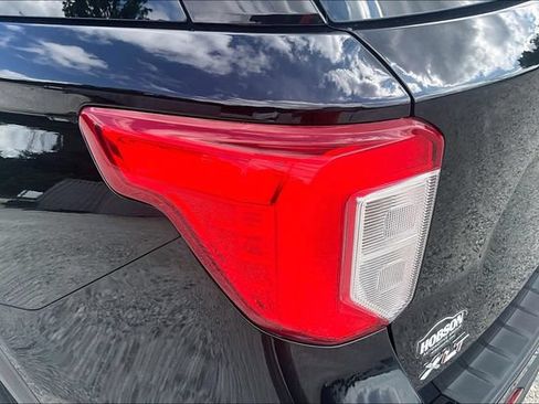 Used 2022 Ford Explorer XLT w/ Equipment Group 202A AWD/4WD image 28