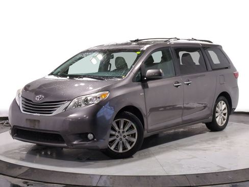 Used 2017 Toyota Sienna XLE image 1