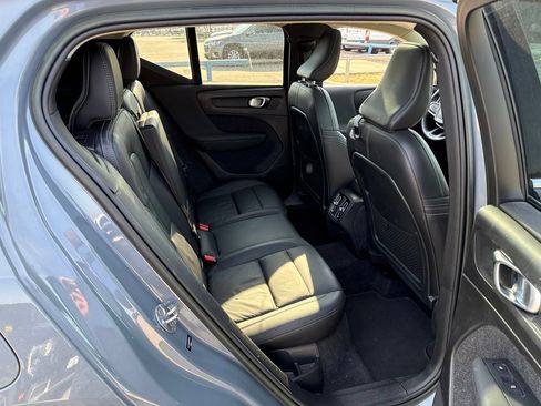 Used 2023 Volvo XC40 B5 Plus AWD/4WD image 12
