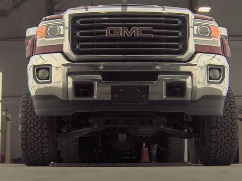 Used 2019 GMC Sierra 2500 SLT w/ Duramax Plus Package image 3