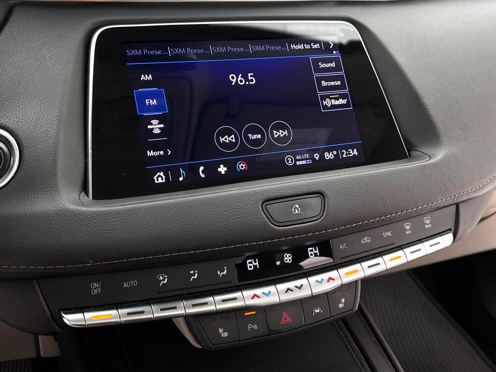 Used 2022 Cadillac XT4 Luxury w/ Cold Weather Package AWD/4WD image 19