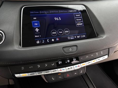 Used 2022 Cadillac XT4 Luxury w/ Cold Weather Package AWD/4WD image 19