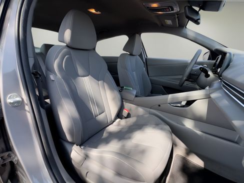 Used 2022 Hyundai Elantra SEL FWD image 23