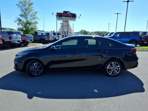 Used 2023 Kia Forte LXS w/ LXS Technology Package FWD image 6