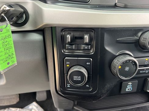New 2026 Ford F250 XLT w/ FX4 Off-Road Package image 35