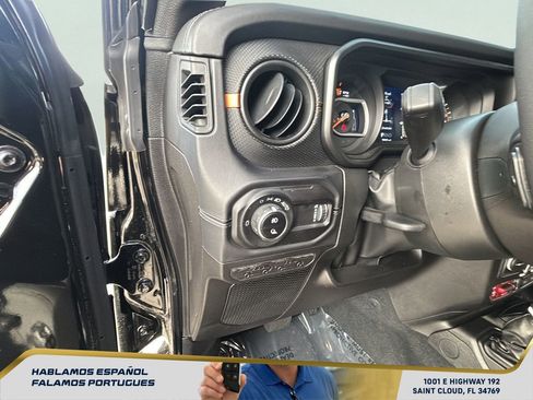 Used 2025 Jeep Gladiator Mojave w/ Safety Group image 17