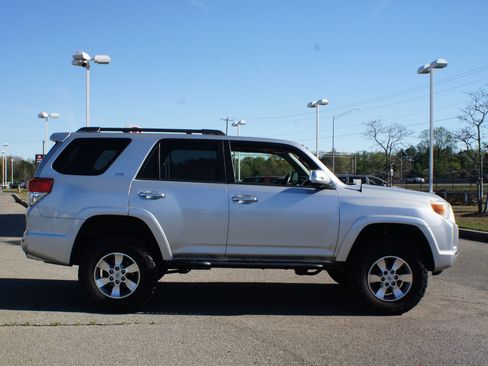 Used 2013 Toyota 4Runner SR5 w/ Convenience Pkg image 14