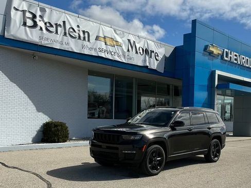 Used 2022 Jeep Grand Cherokee L Limited w/ Black Appearance Package image 1