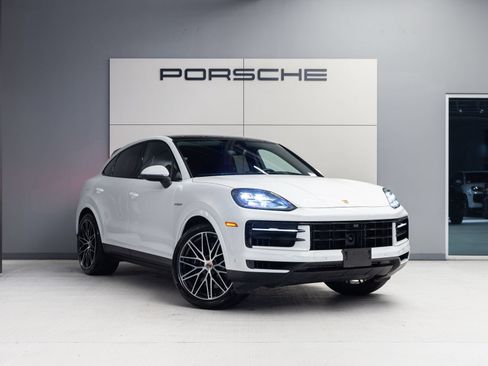Certified 2025 Porsche Cayenne E-Hybrid Coupe AWD/4WD image 9