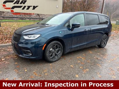Used 2022 Chrysler Pacifica Limited w/ S Appearance Package