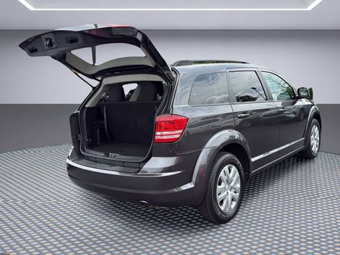 Used 2018 Dodge Journey SE w/ Connectivity Group FWD image 8