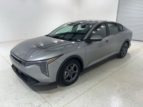 Used 2025 Kia K4 FWD image 1