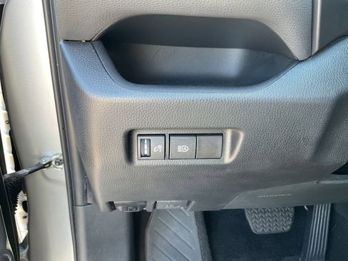 Used 2022 Toyota RAV4 LE AWD/4WD image 31