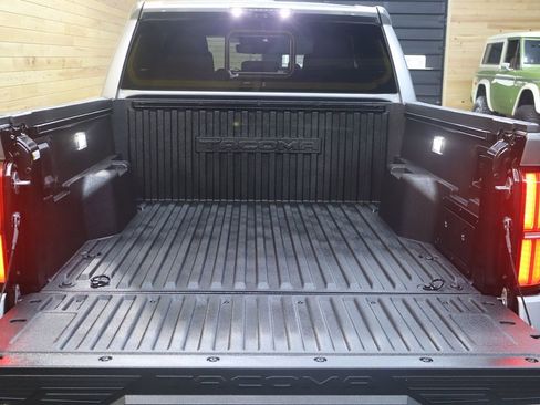 Used 2024 Toyota Tacoma Limited w/ Limited Package (LT) image 30