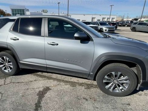 Used 2025 Chevrolet Equinox LT image 3