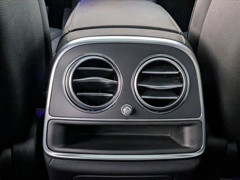 Used 2019 Mercedes-Benz S 560 Sedan image 18