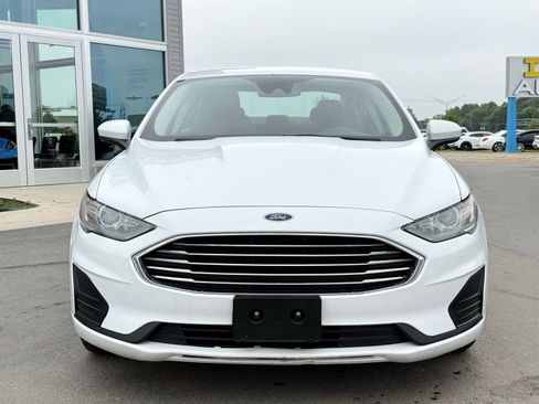 Used 2019 Ford Fusion SE FWD image 2