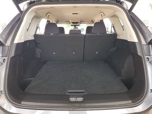 Used 2026 Nissan Rogue SV FWD image 14