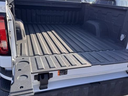 Used 2022 GMC Sierra 1500 Denali w/ Denali Reserve Package image 12