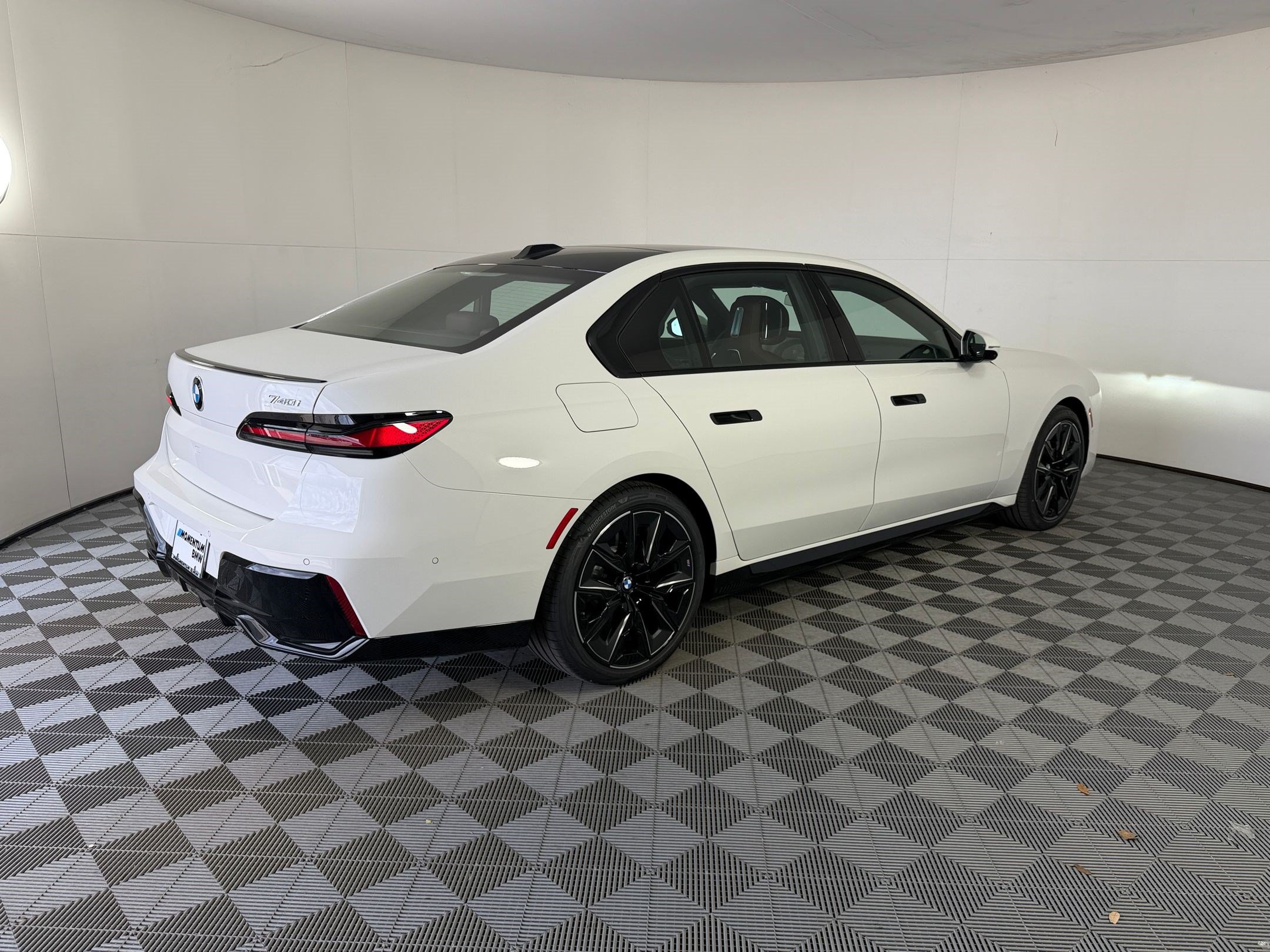 Used 2026 BMW 740i RWD image 9