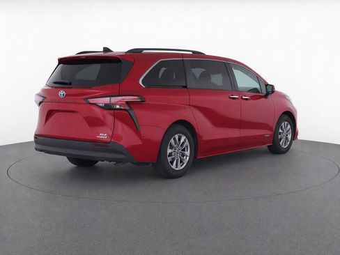 Used 2021 Toyota Sienna XLE FWD image 6