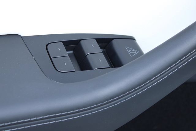 Used 2026 Tesla Model Y 2WD image 9
