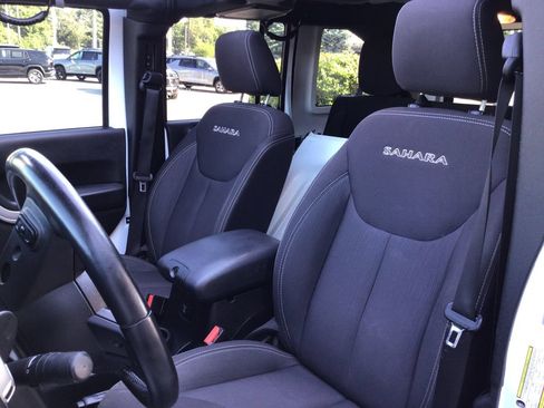 Used 2017 Jeep Wrangler Unlimited Sahara w/ Max Tow Package AWD/4WD image 24