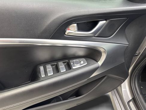 Used 2025 Genesis G70 2.5T RWD image 32