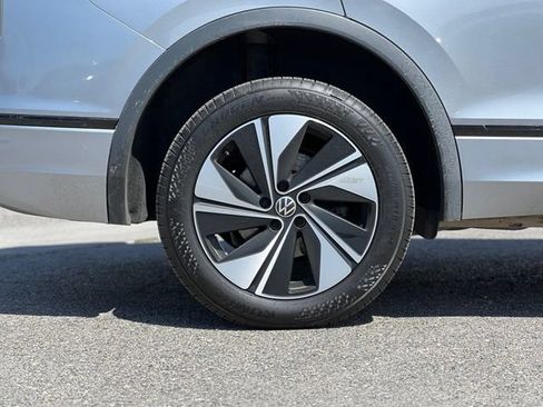 Used 2023 Volkswagen Tiguan SE R-Line AWD/4WD image 9