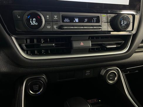 Used 2025 Toyota Grand Highlander XLE image 33