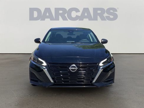 Used 2024 Nissan Altima 2.5 SV FWD image 2
