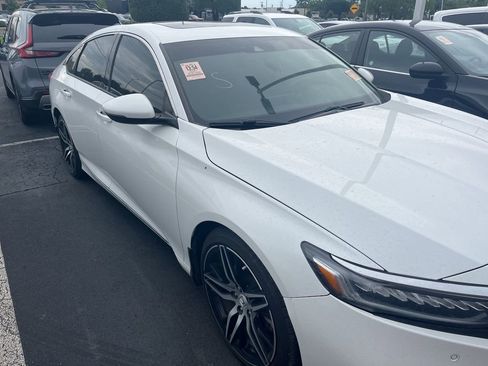Used 2021 Honda Accord Touring image 3