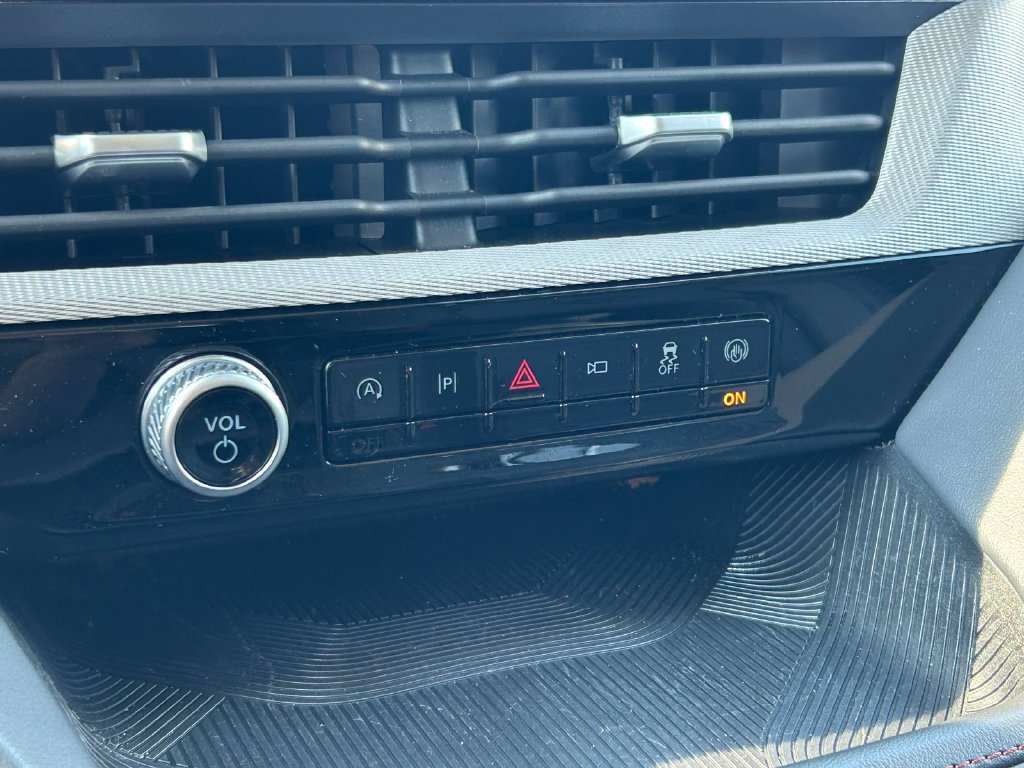 Used 2025 Ford Explorer Active w/ Active Comfort Package RWD image 29