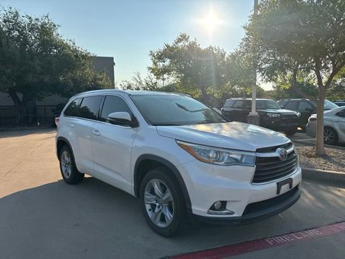Used 2016 Toyota Highlander Limited Platinum FWD image 3
