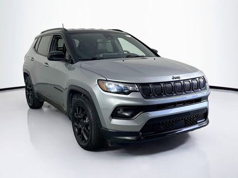 Used 2022 Jeep Compass Altitude image 3