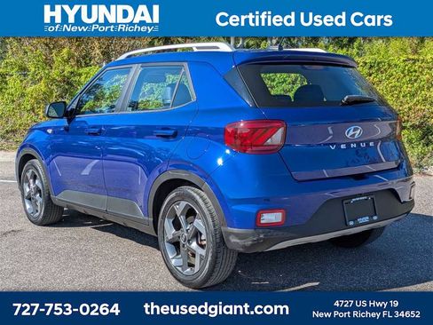 Certified 2023 Hyundai Venue Limited w/ Cargo Package image 3