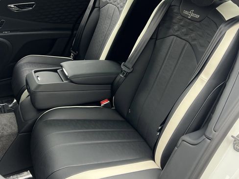 Used 2025 Bentley Flying Spur Plug-In Hybrid image 18