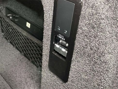 Used 2024 Land Rover Range Rover SE image 20