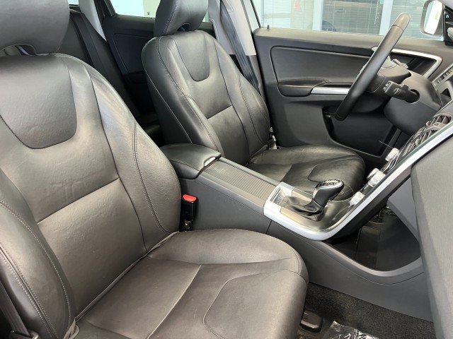 Used 2016 Volvo XC60 T6 w/ Proximity Package AWD/4WD image 15